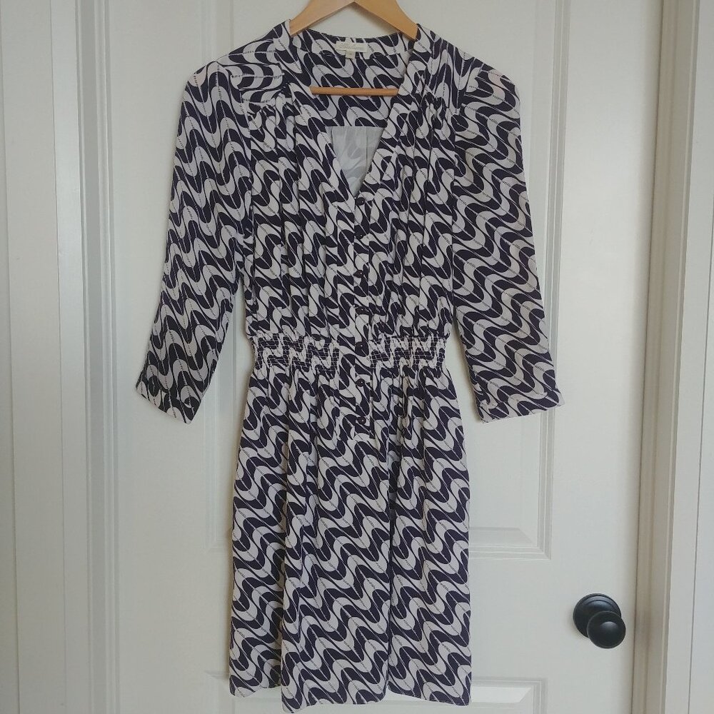 Shoshanna 100% silk dress white navy blue geometric pattern button down …